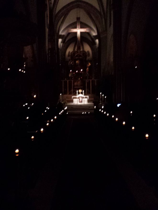 Anbetung vor dem Allerheiligsten am "Abend der Versöhnung" im Dom zu Fritzlar am 20. Dezember 2013 (Foto: Kpl. Kämpf)